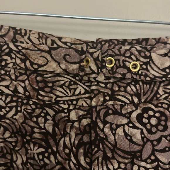 Anthropologie Coquille Linen Blend Floral Doodle Shorts Size 8 Brown Pleated - Picture 4 of 9